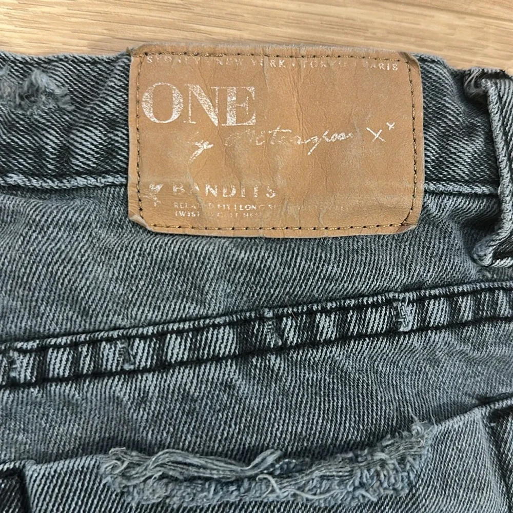 One Teaspoon Black Jean Shorts Distressed Low-Rise, size 26 - Picture 4 of 6